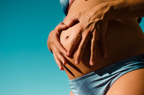Lo stress causa spesso acne in gravidanza e dopo il parto